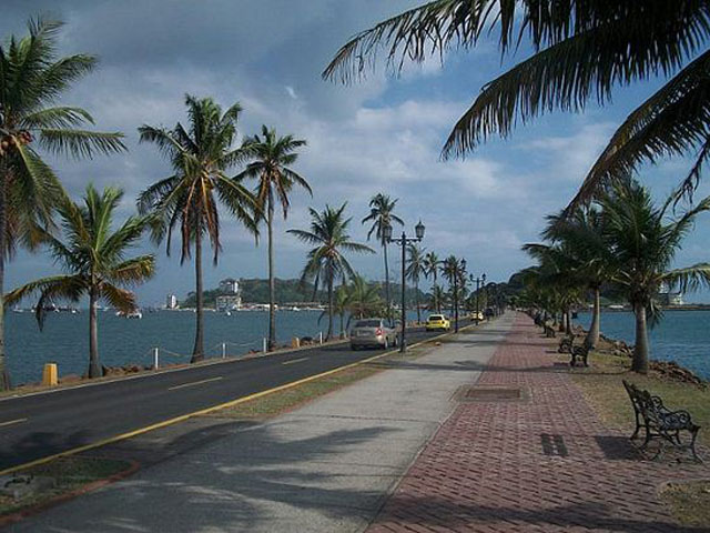 panama-city-day-tour-amador-causeway